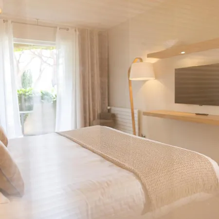 Des Lices Hotell 4*